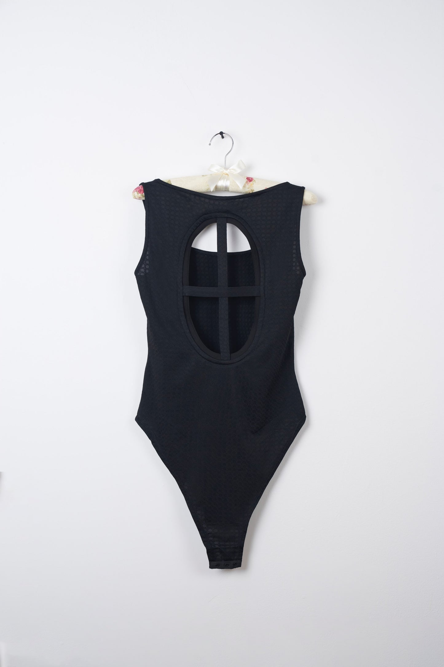 LE OVALE WINDOW’SOLID SOILD KNIT BODYSUIT